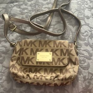 Michael kors crossbody